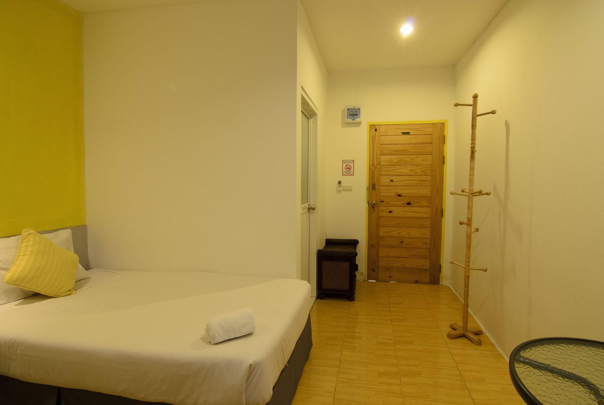 Room Hostel Thalang Esterno foto